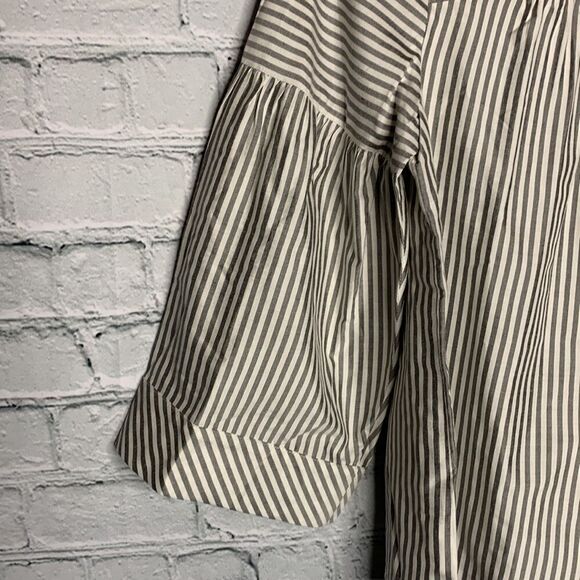 Vineyard Vines drop shoulder boxy top. Size 2 - Picture 3 of 5